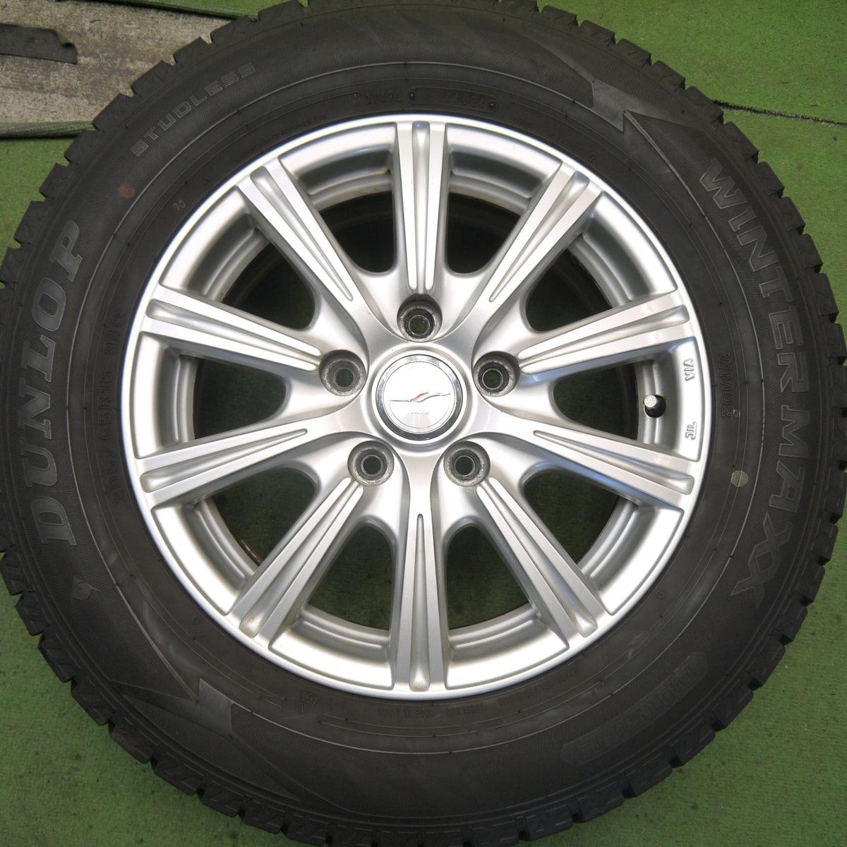 バリ溝！24年！キレイ！9.5分◎スタッドレス 205/65R15 ダンロップ ウインターマックス WM02 JOKER ジョーカー 15インチ PCD114.3/5H◎6090701Hス