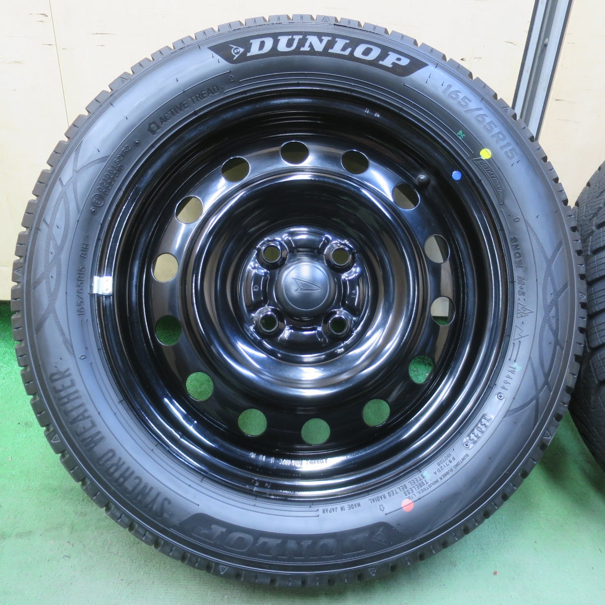 ほぼ未使用！25年！キレイ★ダイハツ タフト 純正 スチール 165/65R15 スタッドレス ダンロップ SYNCHRO WEATHER 15インチ PCD100/4H★6042903イス