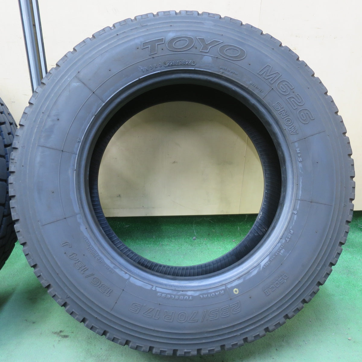 バリ溝！24年！9分★トラック 高荷重 トレーラー 等 タイヤ 235/70R17.5 136/134J トーヨー M626 オールシーズン ミックス 17.5インチ★6072907イスタ