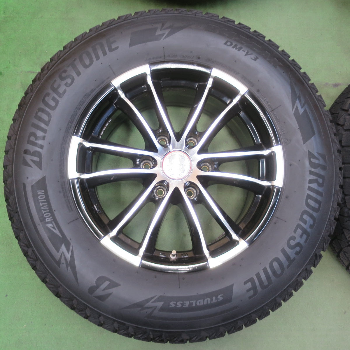 バリ溝！22年！9.5分★スタッドレス 265/65R17 ブリヂストン ブリザック DM-V3 LEHRMEISTER PREMIX SHANKS レアマイスター プレミックス シャンクス 17インチ PCD139.7/6H★5110805イス