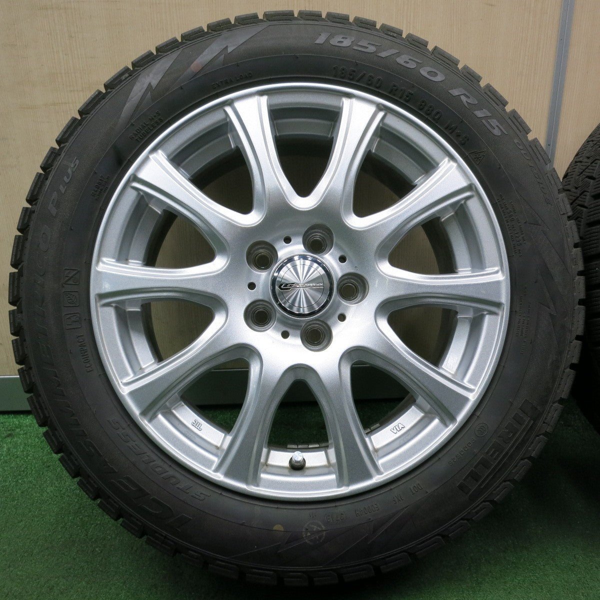 *送料無料* バリ溝！8.5分★スタッドレス 185/60R15 ピレリ アイスアシンメトリコ プラス LAUFBAHN 15インチ PCD100/5H★4050302NJス