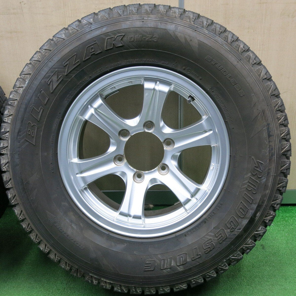 バリ溝！キレイ！9.5分★KEELER 265/70R16 スタッドレス ブリヂストン ブリザック DM-Z3 キーラー 16インチ PCD139.7/6H★5010702NJス