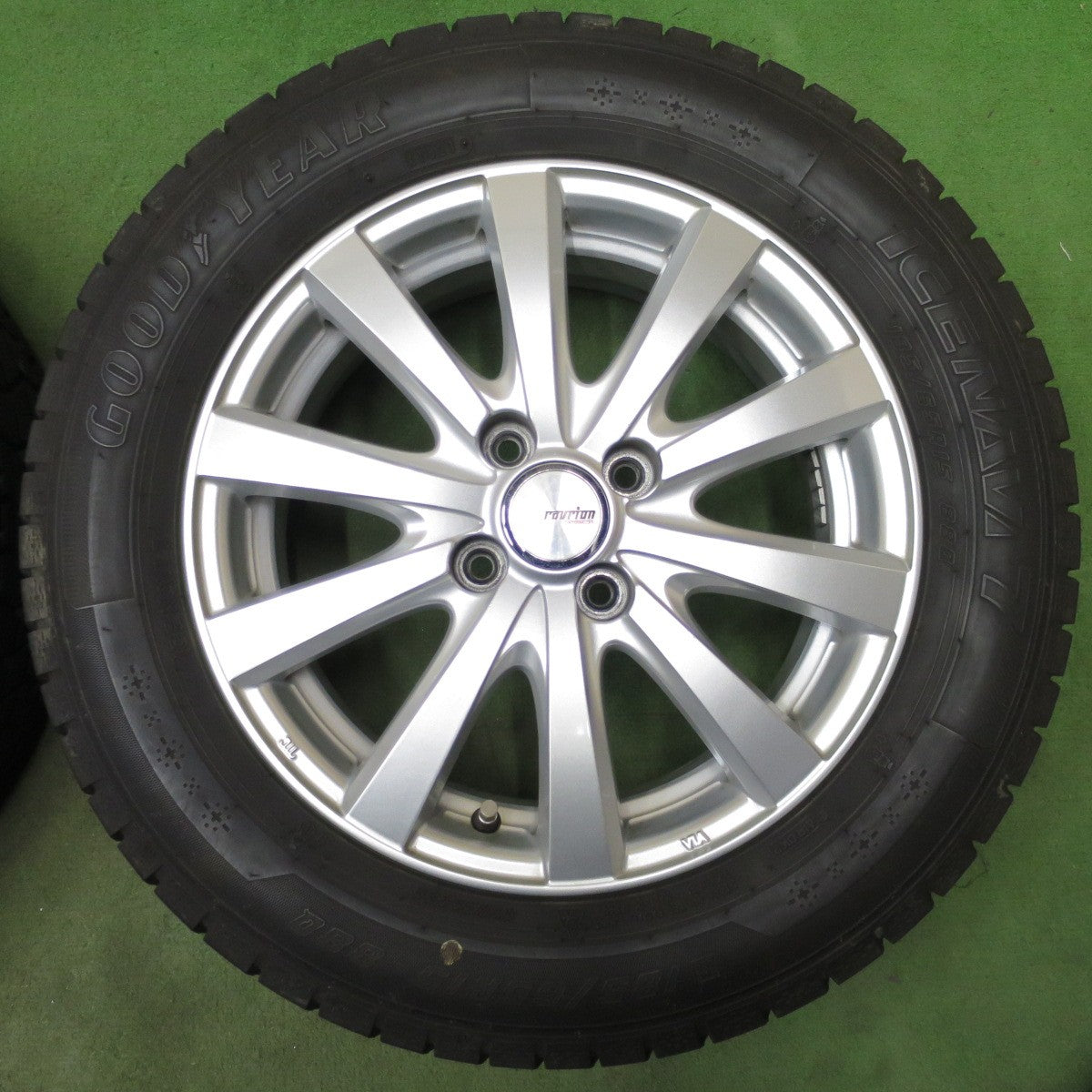 バリ溝！キレイ！8.5分◎スタッドレス 185/65R15 グッドイヤー アイスナビ7 ravrion RS01 ラブリオン 15インチ PCD100/4H◎6091802NGス