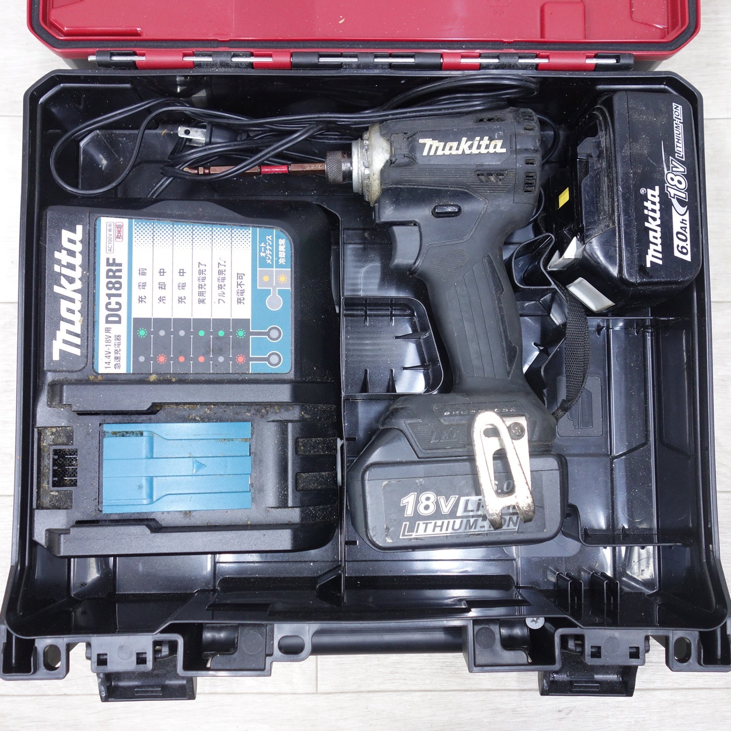 [送料無料] バッテリー2個!付属品付き◆マキタ 充電式 インパクト ドライバ 18V TD171D 充電器 ケース付き 電動 工具◆