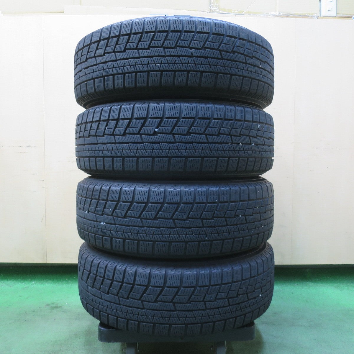 バリ溝！9分★スタッドレス 205/60R16 ヨコハマ アイスガード iG60 VELVA SPORTZ ヴェルヴァ 16インチ PCD114.3/5H★6020604イス