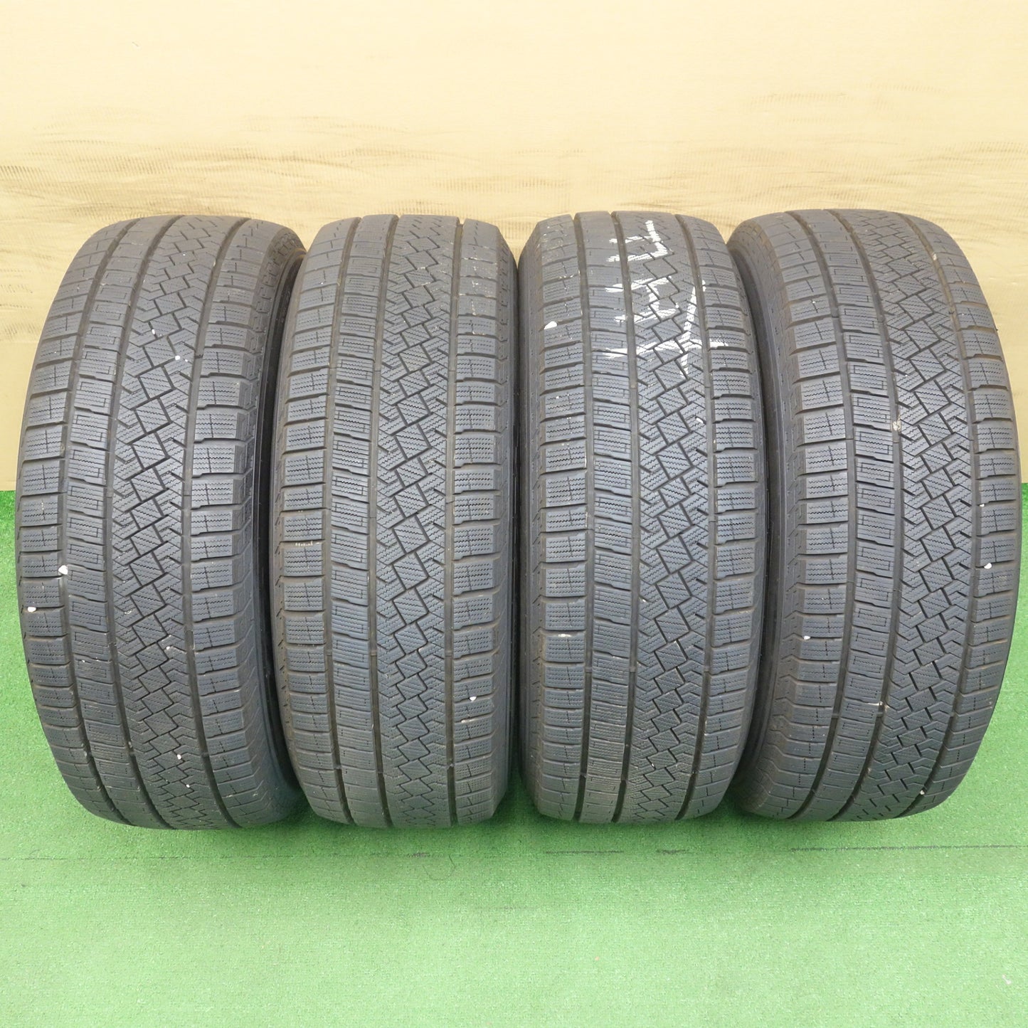 バリ溝！24年！キレイ！9.5分以上◎ボルボ 等 VST Type RC 235/60R17 スタッドレス ピレリ アイスゼロ アシンメトリコ 17インチ PCD108/5H◎6061702KTス