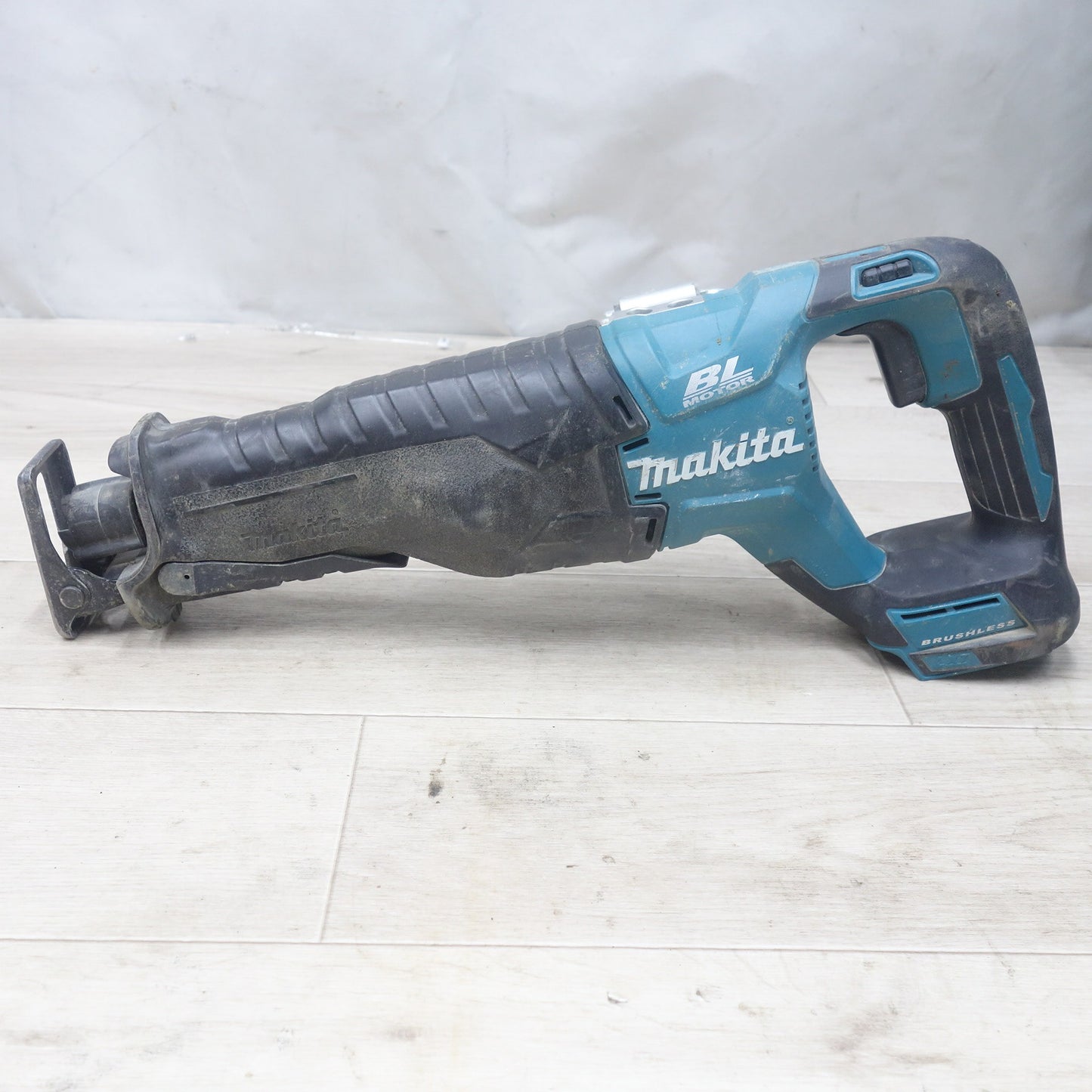 [送料無料] 付属品付き◆マキタ 充電式 レシプロソー JR187D 電動 工具 切断機 セーバーソー セーバソー 18V 替刃 本体のみ makita◆