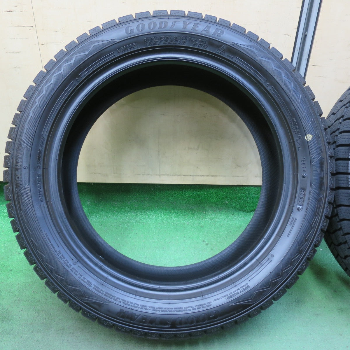 バリ溝！24年！ほぼ10分★スタッドレス 185/55R16 グッドイヤー アイスナビ8 タイヤ 16インチ ヤリス カローラ フィット 等★5110309イスタ