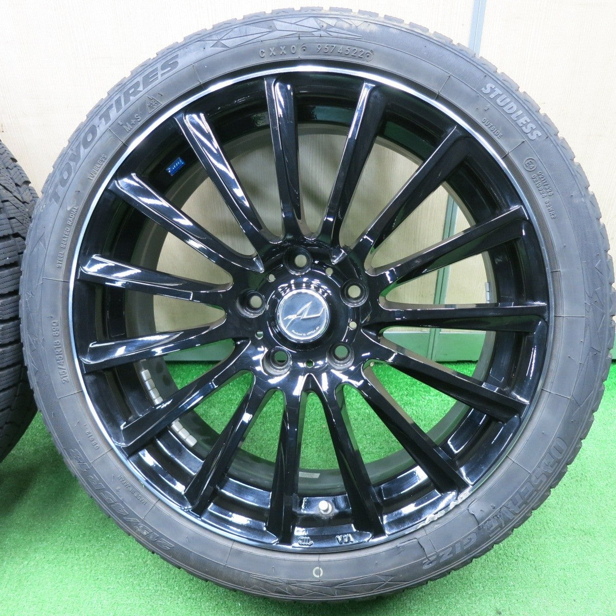バリ溝！22年！8.5分★スタッドレス 215/45R18 トーヨー オブザーブ GIZ2 AXEL アクセル 18インチ PCD114.3/5H★5012308TNス