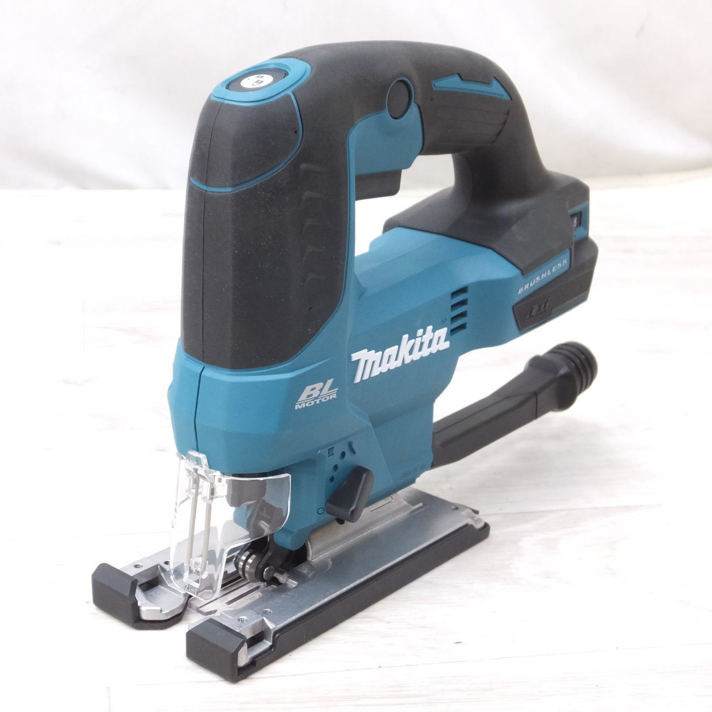 [送料無料] 美品◆マキタ 充電式 ジグソー JV184D 18V 本体のみ ケース付き 切断機 電動 工具◆