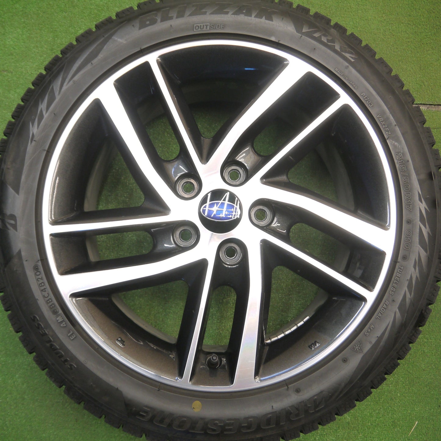 [送料無料] バリ溝！キレイ！9.5分★スバル レヴォーグ 純正 OP 215/50R17 スタッドレス ブリヂストン ブリザック VRX2 17インチ PCD114.3/5H★5011707Hス