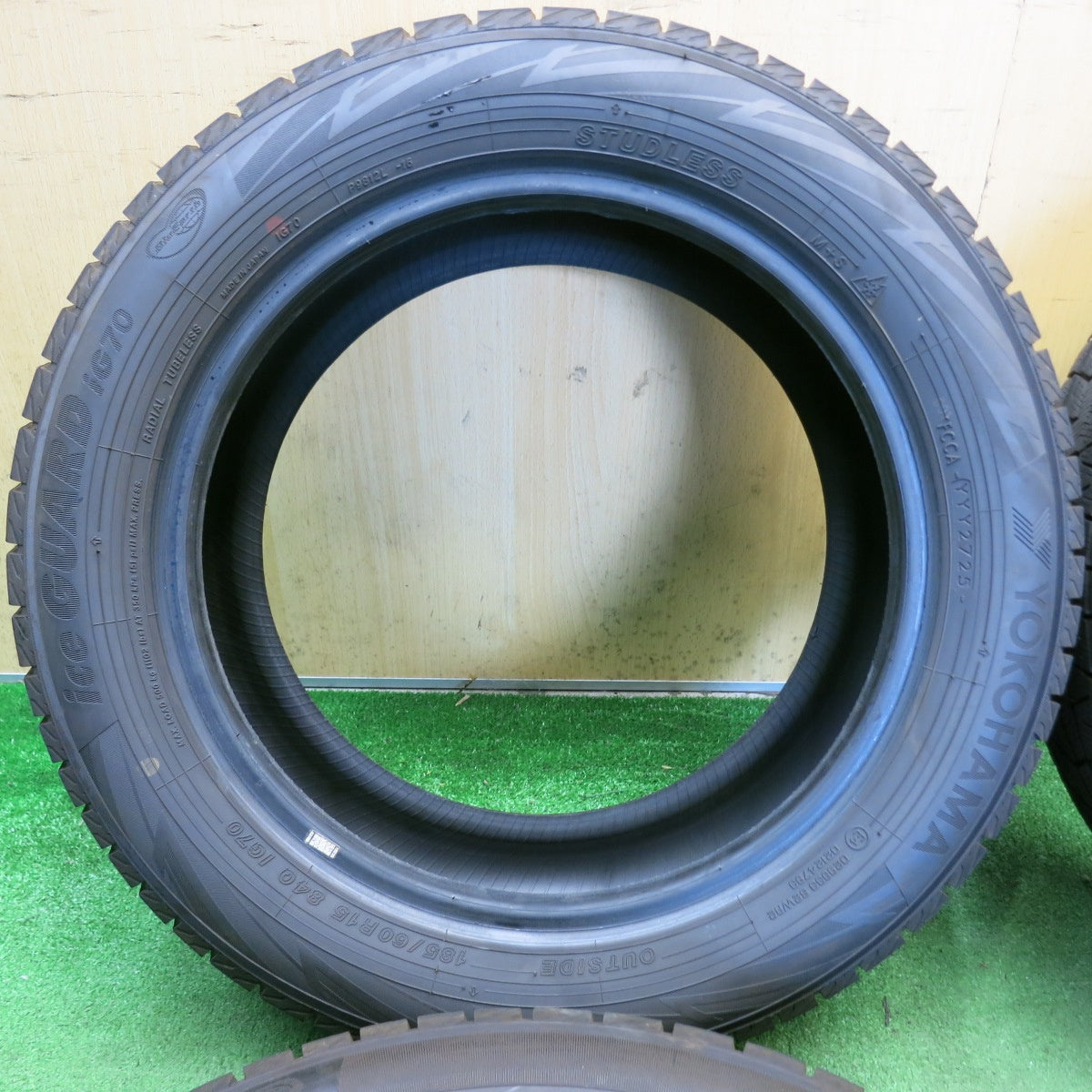 バリ溝！25年！9.5分◎スタッドレス 185/60R15 ヨコハマ アイスガード iG70 タイヤ 15インチ ヤリス ヴィッツ フィット シエンタ 等◎6072103Hスタ