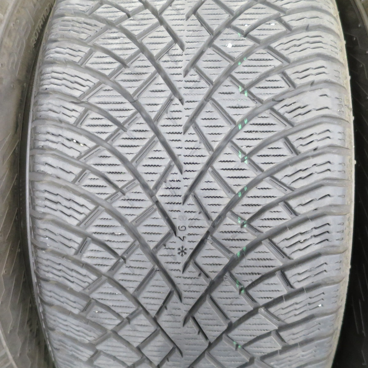 バリ溝！22年！キレイ！9.5分★ベンツ GT43 純正 AMG 255/45R19 285/40R19 スタッドレス ノキアン タイヤ ハッカペリッタ R5 EV 19インチ PCD112/5H★6012401NKス