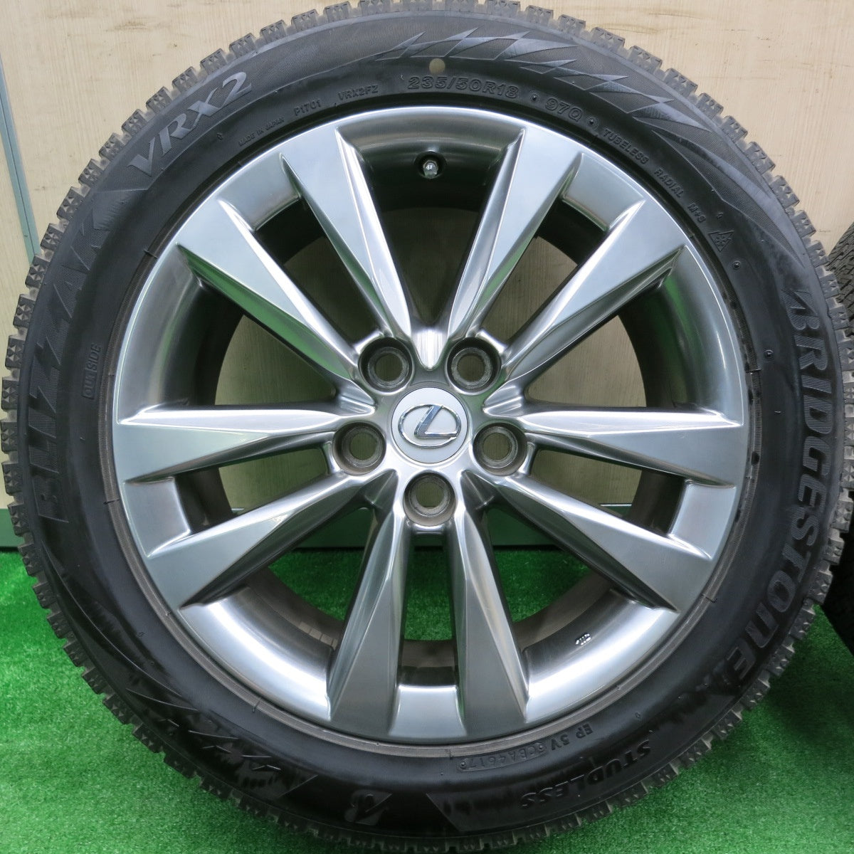 [送料無料] キレイ！センサー付★レクサス LS 純正 235/50R18 スタッドレス ブリヂストン ブリザック VRX2 PCD120/5H★4100205HAス