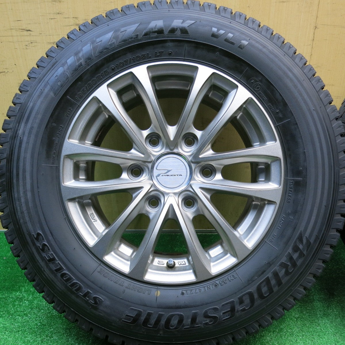 バリ溝！21年！キレイ！9分★スタッドレス 195/80R15 107/105L ブリヂストン ブリザック VL1 PRODITA HC プロディータ 15インチ PCD139.7/6H★5103007HAス