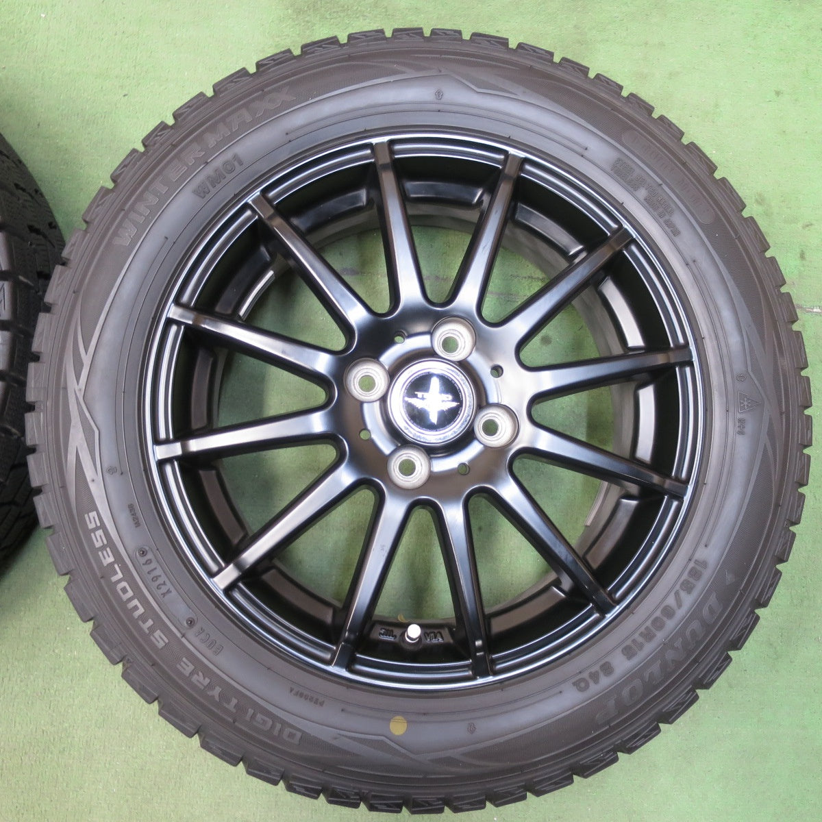 バリ溝！キレイ！8.5分★スタッドレス 185/60R15 ダンロップ ウインターマックス WM01 TEAD テッド 15インチ PCD100/4H★5111802イス