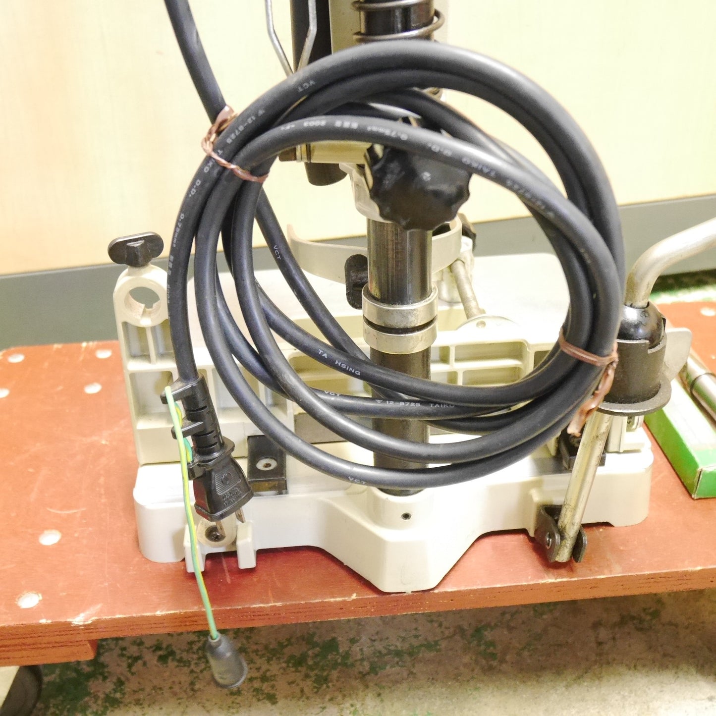 [送料無料] キレイ！刃1点付属付き☆マキタ 小型 カクノミ 7300S 電動 工具 角のみ 角ノミ 木工 加工 大工 100V makita☆