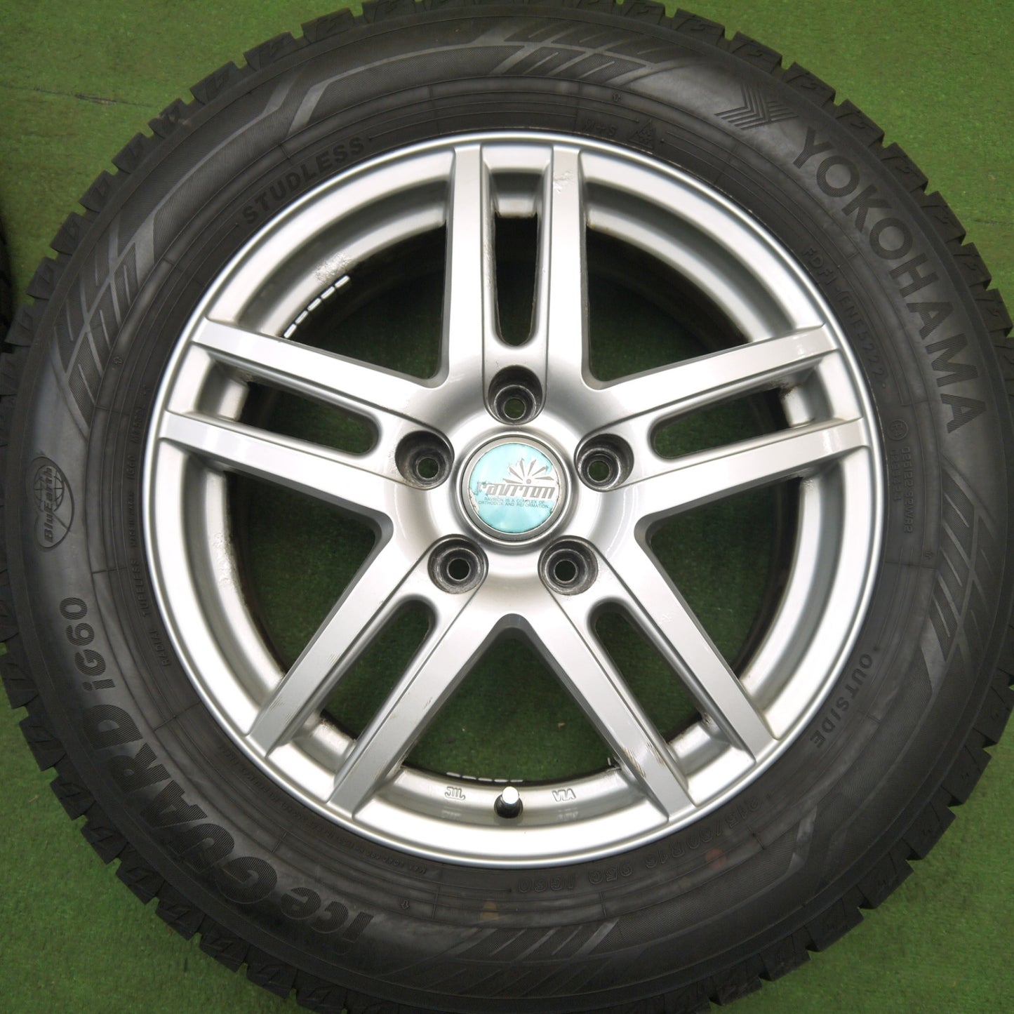 超バリ溝！22年！ほぼ10分★スタッドレス 215/60R16 ヨコハマ アイスガード iG60 ravrion ラブリオン 16インチ PCD114.3/5H★6021004Hス