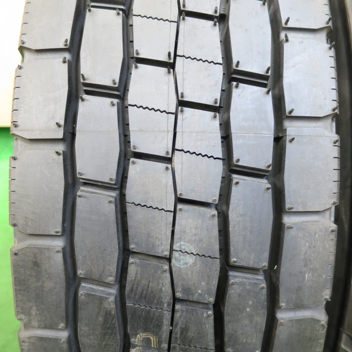 *送料無料* 未使用！22年★トラック タイヤ 245/80R17.5 133/131L ダンロップ デクテス SP680 DECTES 17.5インチ★4072101イスタ