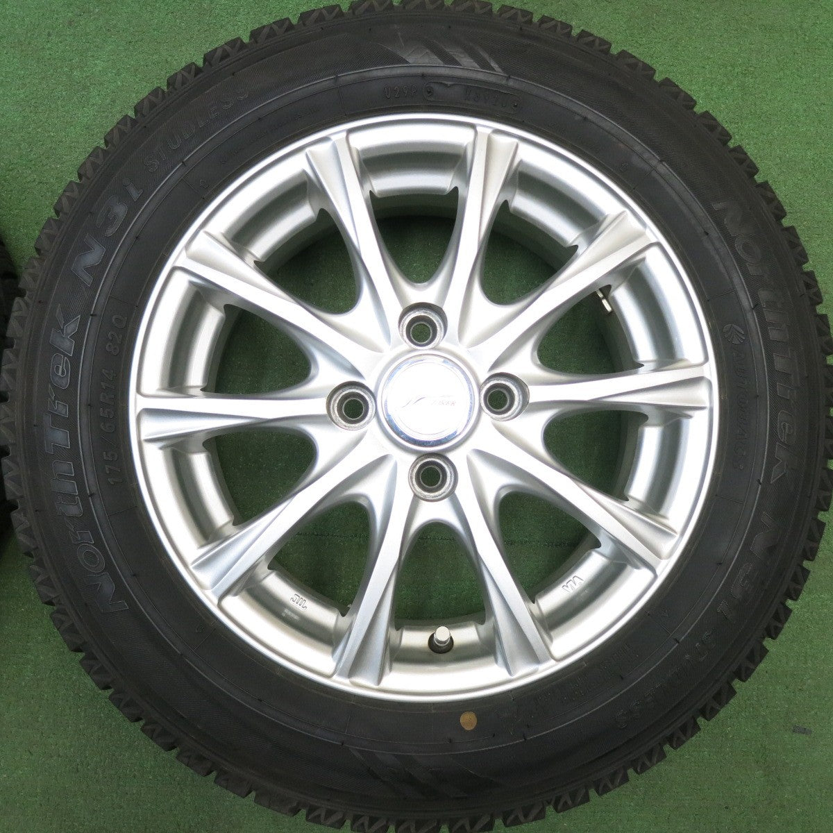 バリ溝！キレイ！9.5分以上★スタッドレス 175/65R14 オートバックス ノーストレック N3i JOKER ジョーカー 14インチ PCD100/4H★6031509HAス