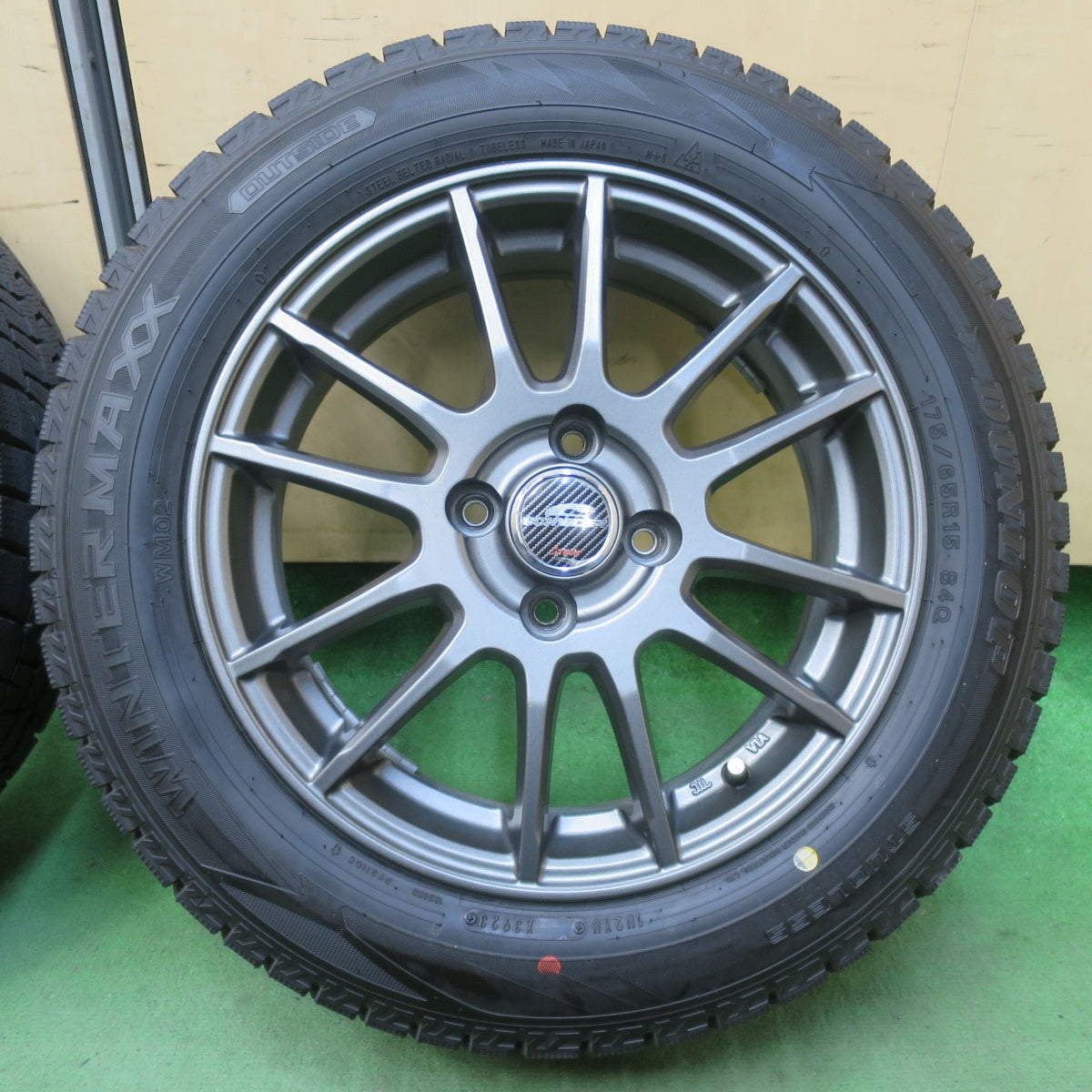 バリ溝！23年！キレイ！9.5分★スタッドレス 175/65R15 ダンロップ ウインターマックス WM02 SCHNEIDER シュナイダー 15インチ PCD100/4H★5123006イス