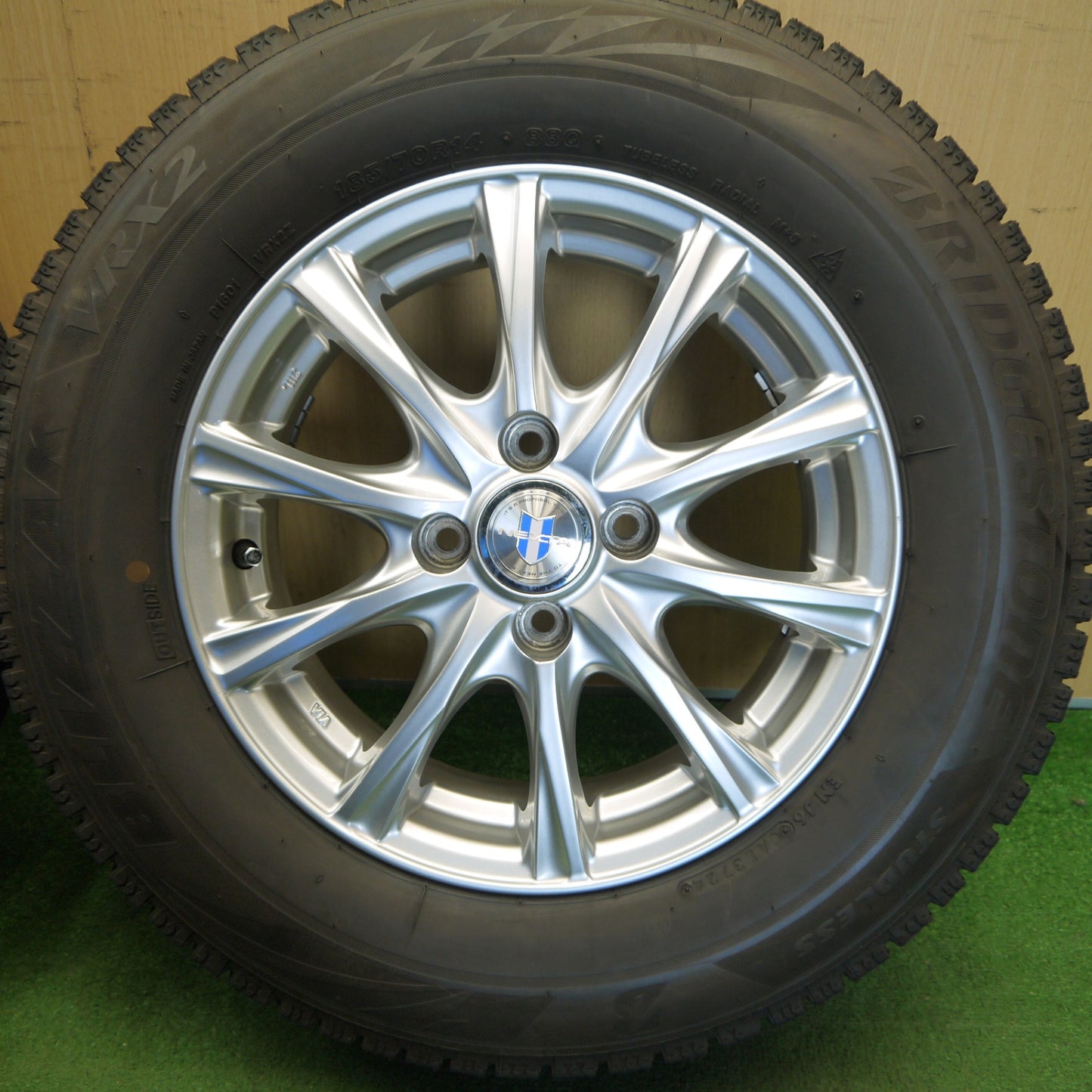 バリ溝！24年！キレイ！9.5分★スタッドレス 185/70R14 ブリヂストン ブリザック VRX2 NEXTA ネクスタ 14インチ PCD100/4H★6042801Hス
