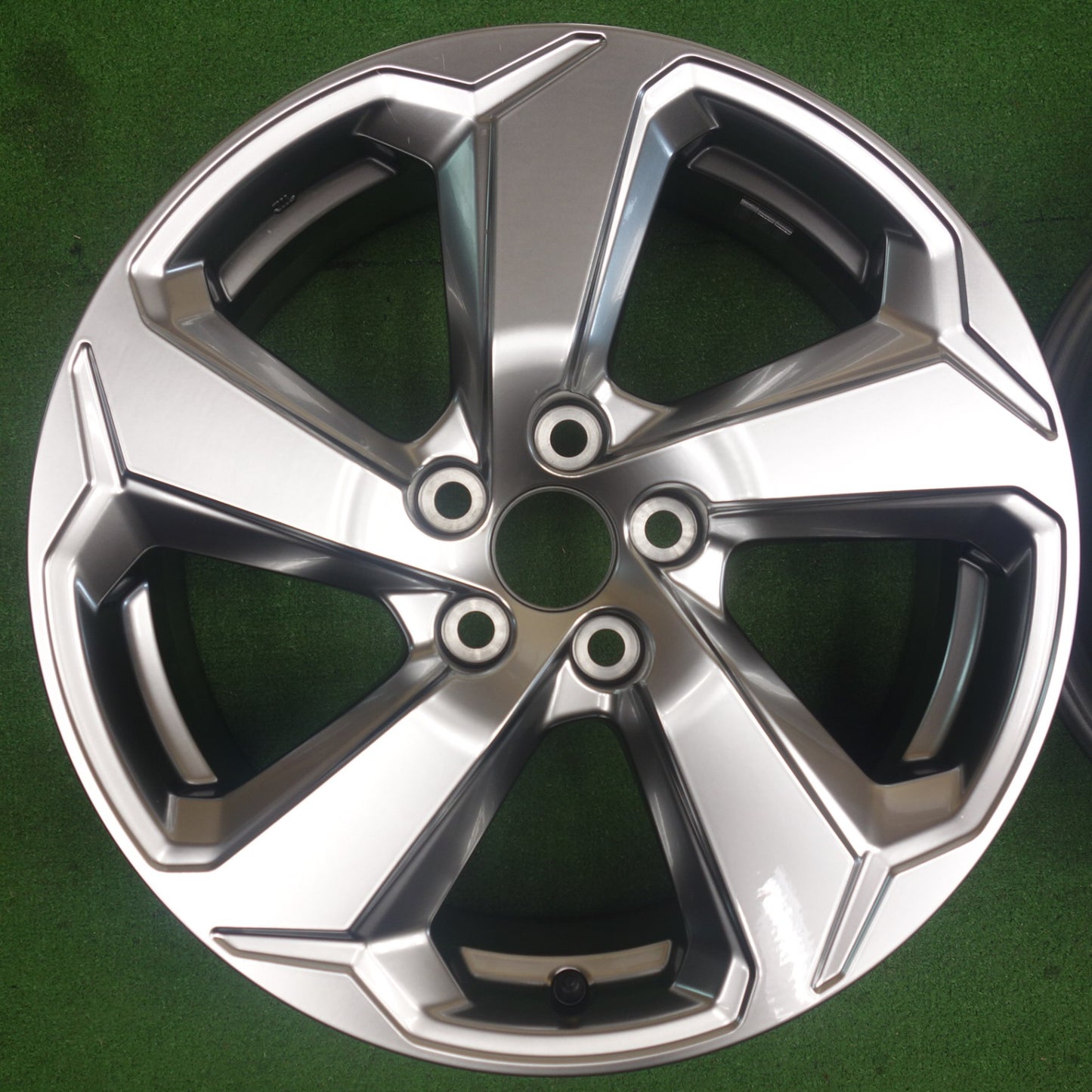 新車外し★トヨタ RAV4 純正 ホイール 18インチ 18×7J PCD114.3/5H★6051501KTホ