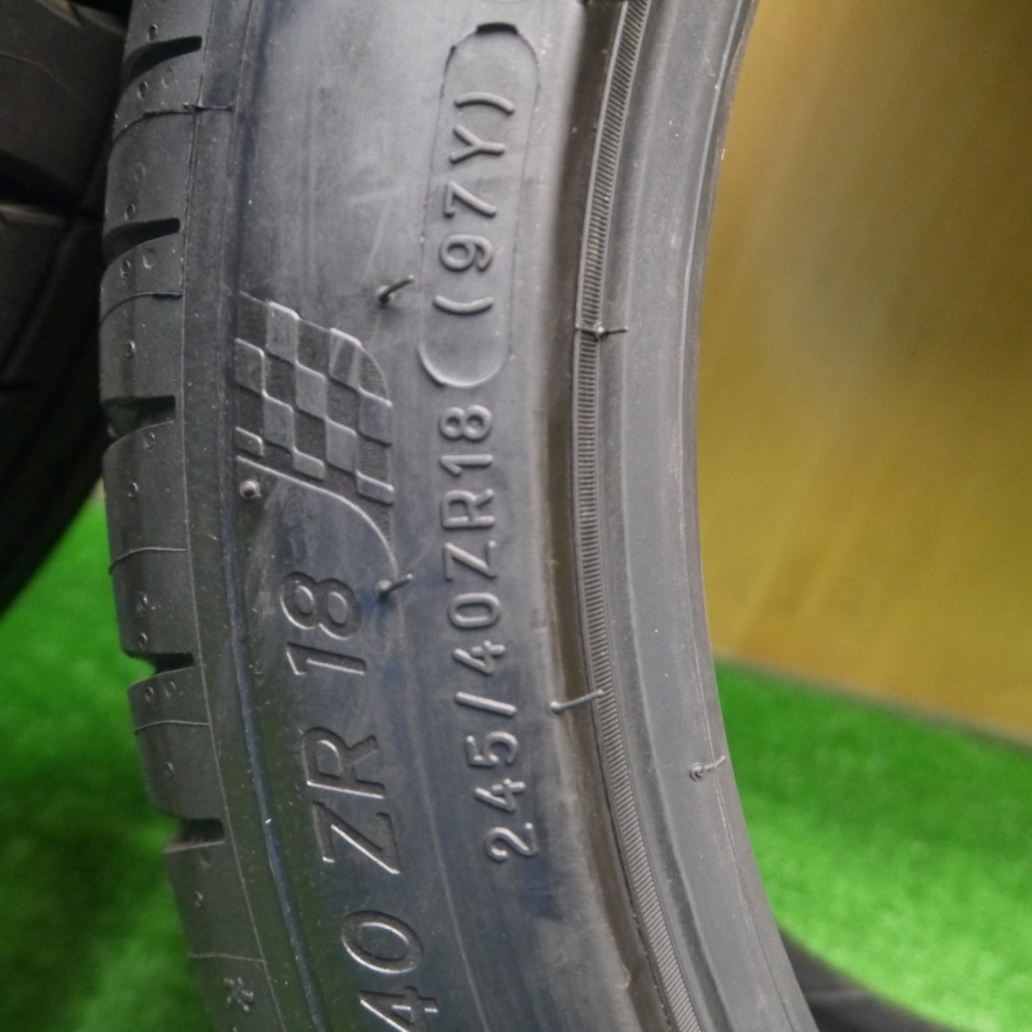 [送料無料] 新車外し！ほぼ未使用★245/40R18 ミシュラン パイロットスポーツ4 タイヤ 18インチ ベンツ アウディ レクサス 等★4092407Hノタ