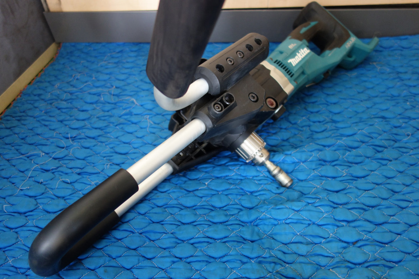 [送料無料] ☆マキタ 充電式 アースオーガ DG460D 電動 工具 コードレス makita 本体のみ☆