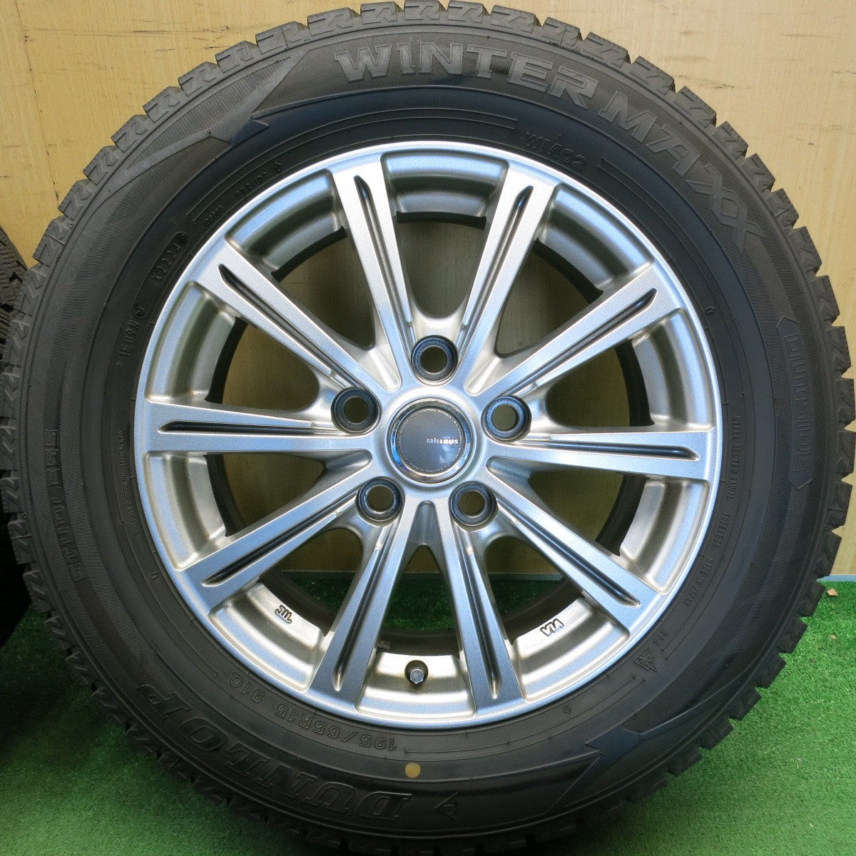 バリ溝！24年！キレイ！9.5分◎スタッドレス 195/65R15 ダンロップ ウインターマックス WM02 MiLLOUS PS ミルアス 15インチ PCD114.3/5H◎6071802HAス