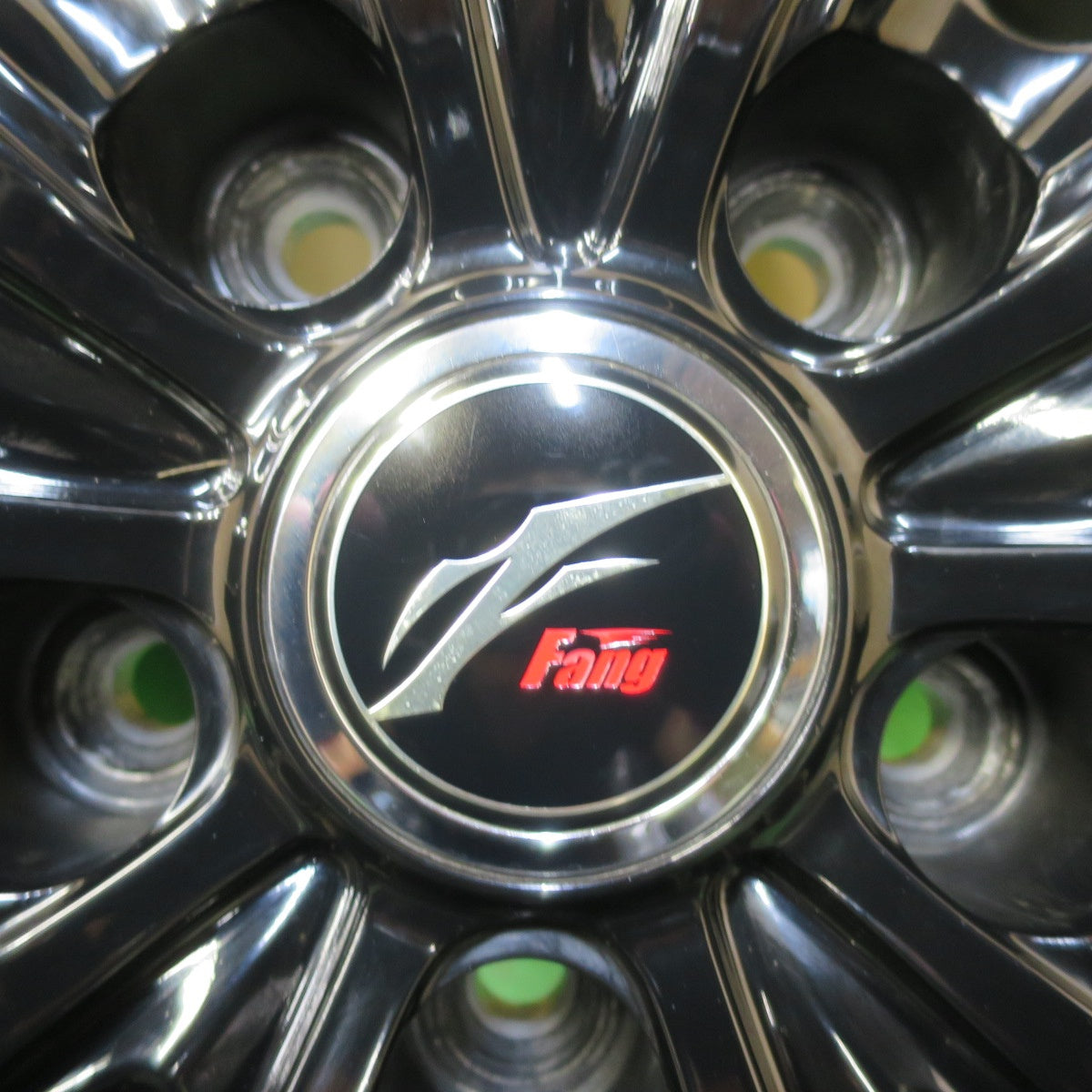 バリ溝！キレイ！9分★スタッドレス 205/65R16 ブリヂストン ブリザック VRX Fang ファング 16インチ PCD114.3/5H★5051511イス