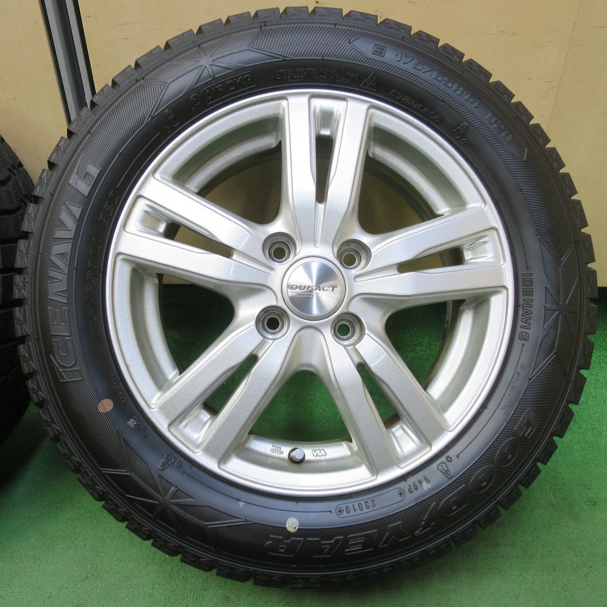 超バリ溝！キレイ！ほぼ10分★スタッドレス 175/65R14 グッドイヤー アイスナビ6 DUFACT デュファクト 14インチ PCD100/4H★5071906イス