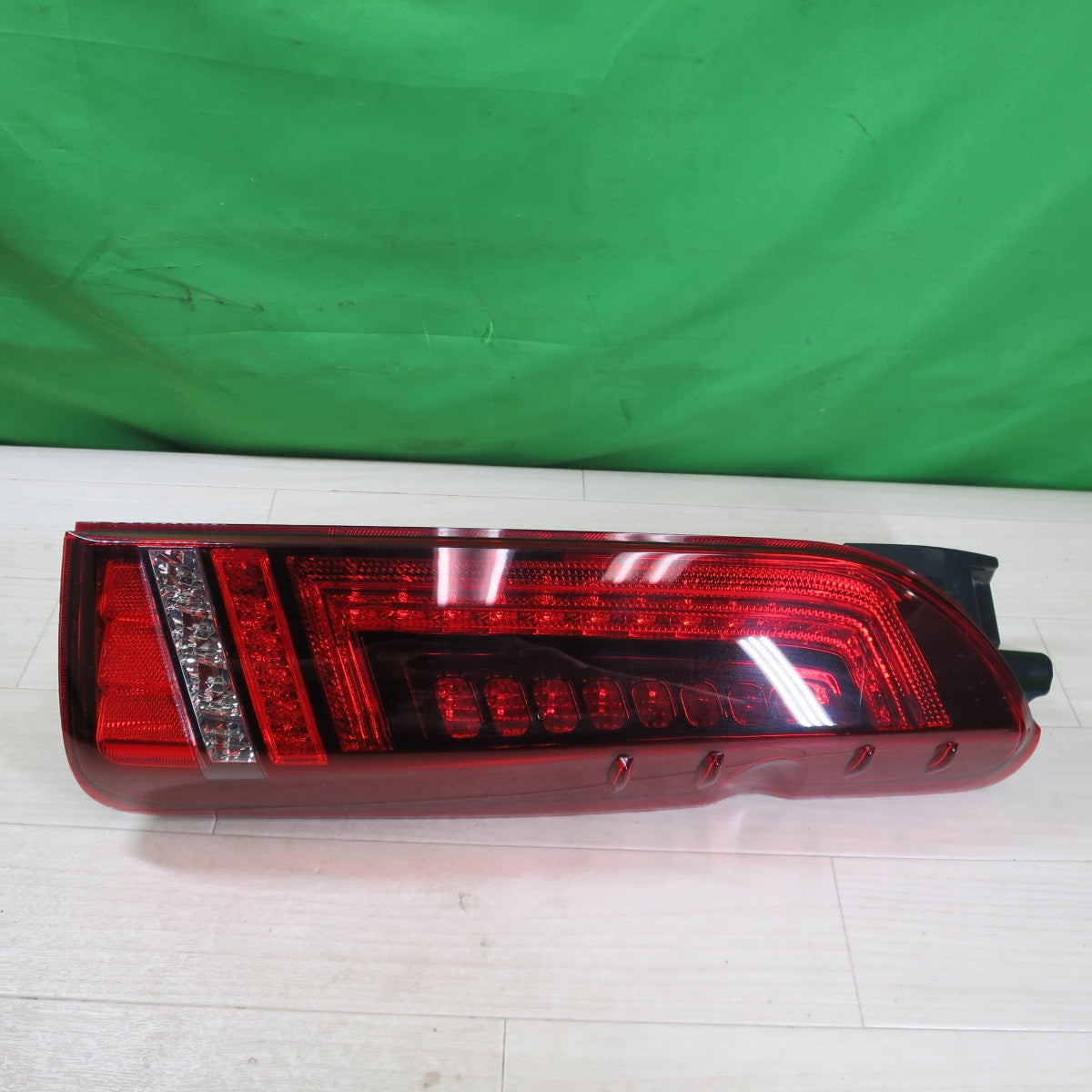 [送料無料] 左右セット☆200系 ハイエース 1～6型 LED テールランプ 415COBRA CB-LSP-R002 ライトセーバー プレステージ ダークレッド テールライト 現状品☆