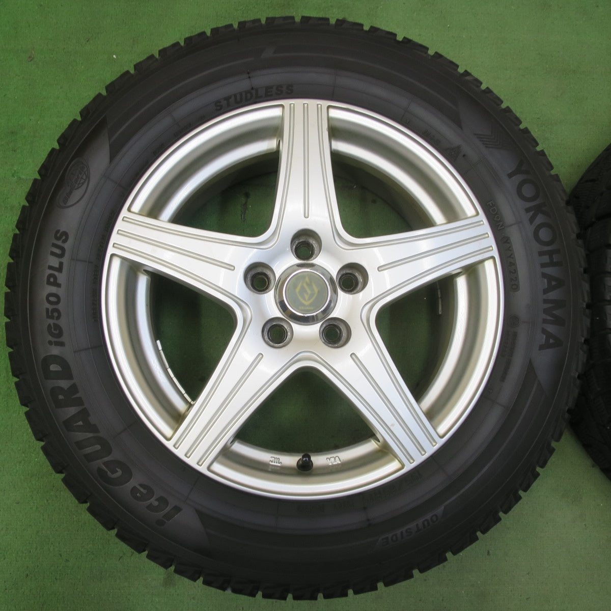 バリ溝！9分★プリウス 等 195/65R15 スタッドレス ヨコハマ アイスガード iG50 プラス Staker 15インチ PCD100/5H★5101601イス