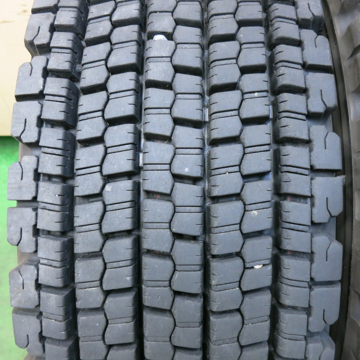 バリ溝！24年！9分！2本★トラック タイヤ 245/70R19.5 136/134J スタッドレス ブリヂストン W900 19.5インチ★5070408SYスタ