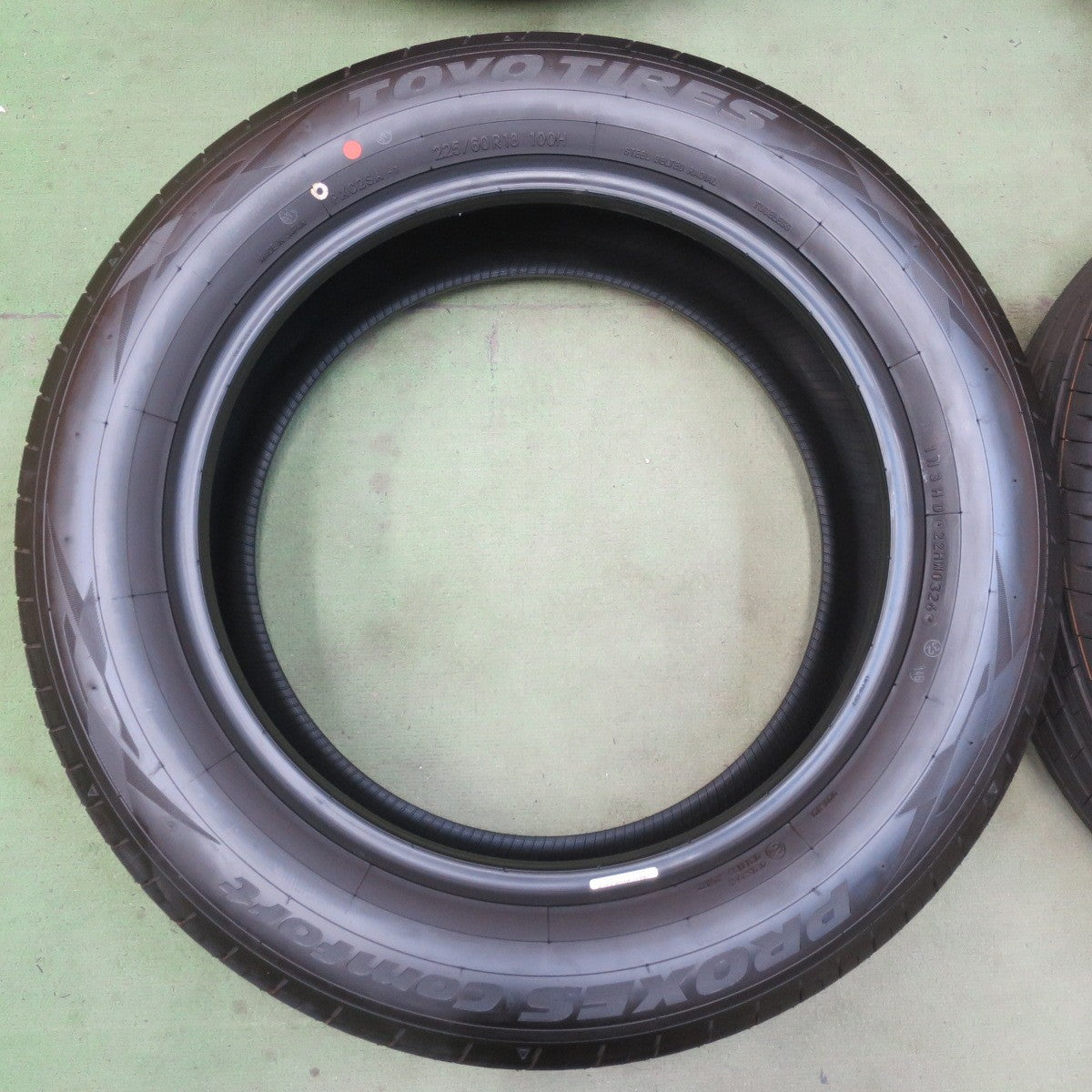 新車外し！26年★225/60R18 トーヨー プロクセス Comfort コンフォート タイヤ 18インチ 40系 アルファード ヴェルファイア ハリアー RAV4 等★6062412イノタ