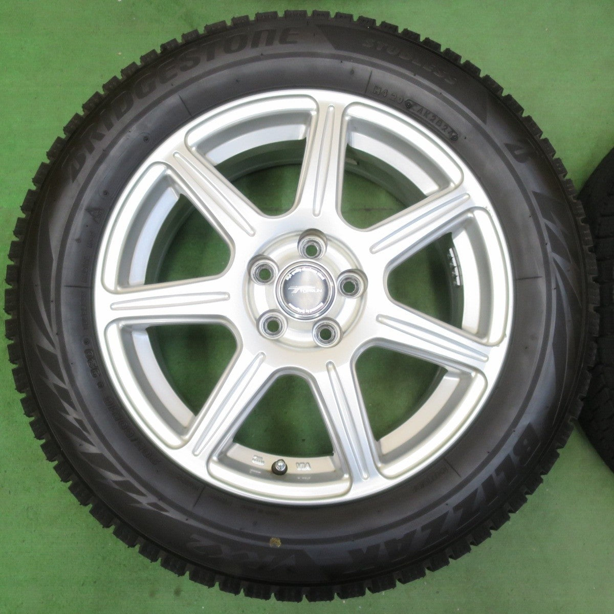 バリ溝！24年！ほぼ10分★レガシィ 等 205/60R16 スタッドレス ブリヂストン ブリザック VRX2 TOPRUN トップラン 16インチ PCD100/5H★5032608イス