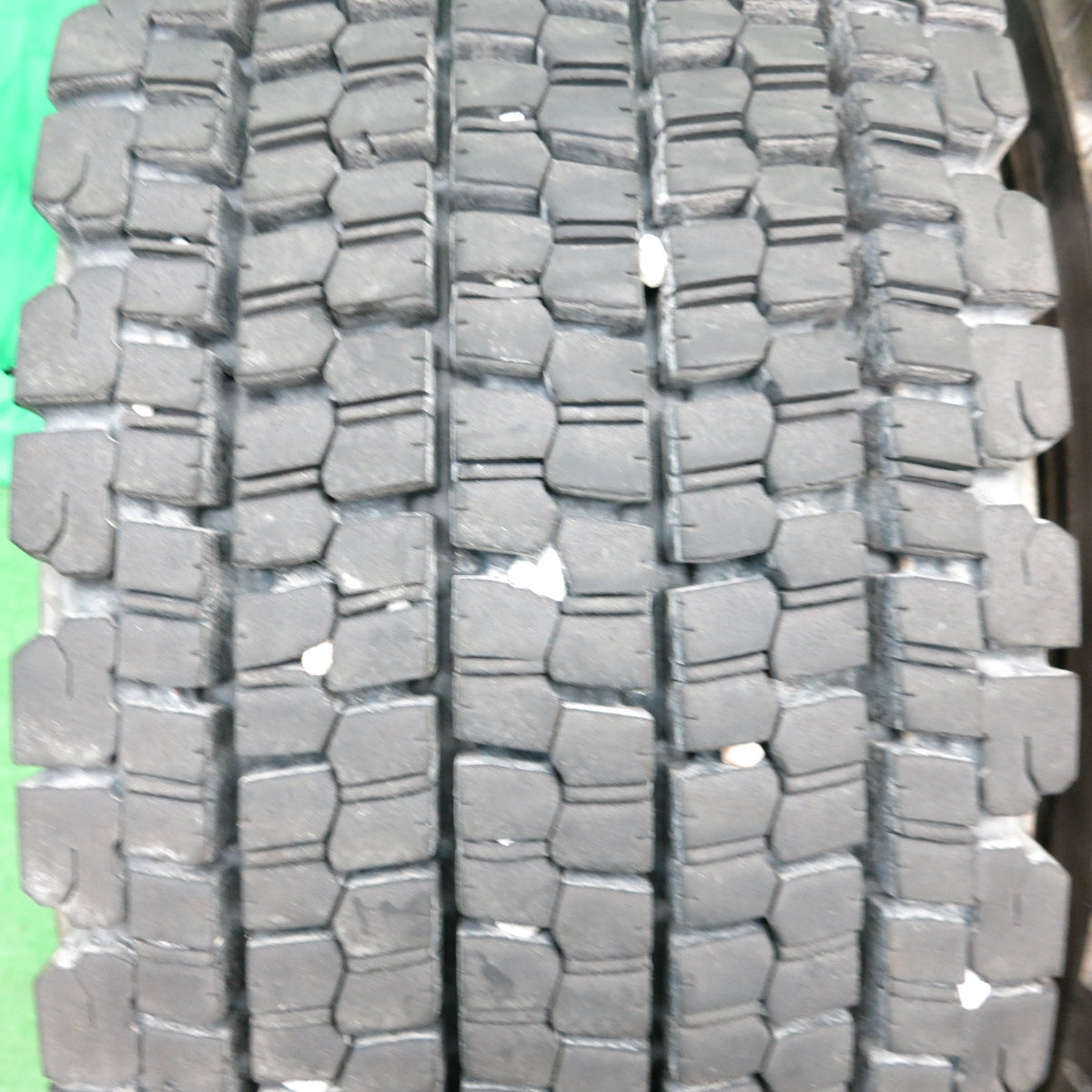 *送料無料* バリ溝！23年！9分★トラック タイヤ 265/70R19.5 140/138J スタッドレス ブリヂストン W900 19.5インチ★4042405ナスタ