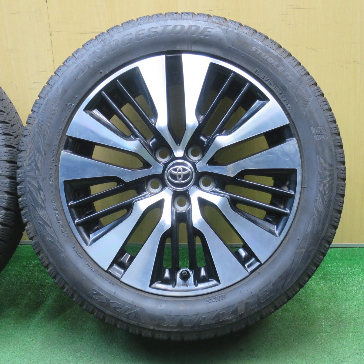 4本価格★トヨタ 30系 アルファード ヴェルファイア 純正 235/50R18 スタッドレス ブリヂストン ブリザック VRX2 18インチ PCD114.3/5H★6013001NJス