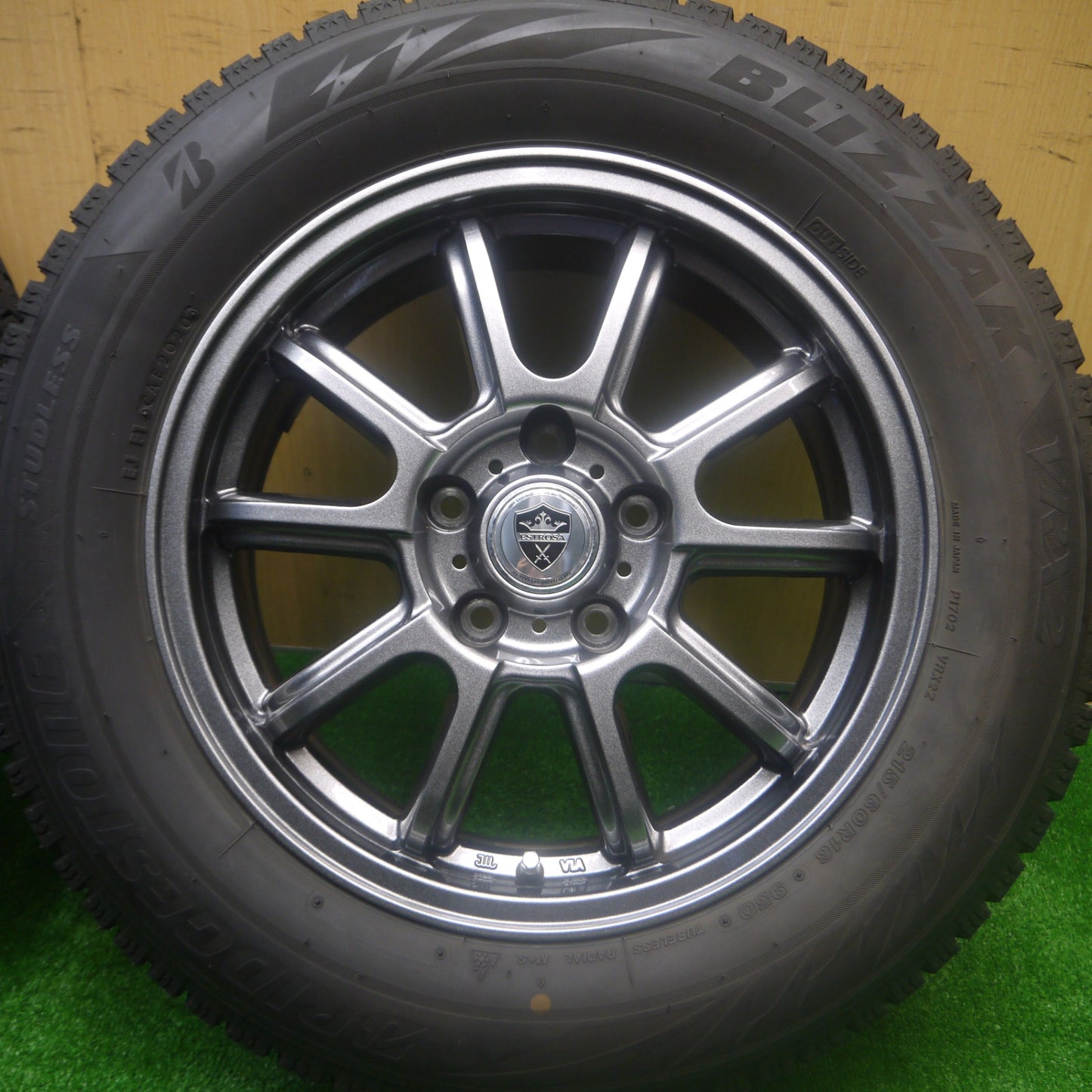*送料無料* バリ溝！20年！キレイ！9.5分★スタッドレス 215/60R16 ブリヂストン ブリザック VRX2 ESTROSA エステローザ 16インチ PCD114.3/5H★4082003Hス