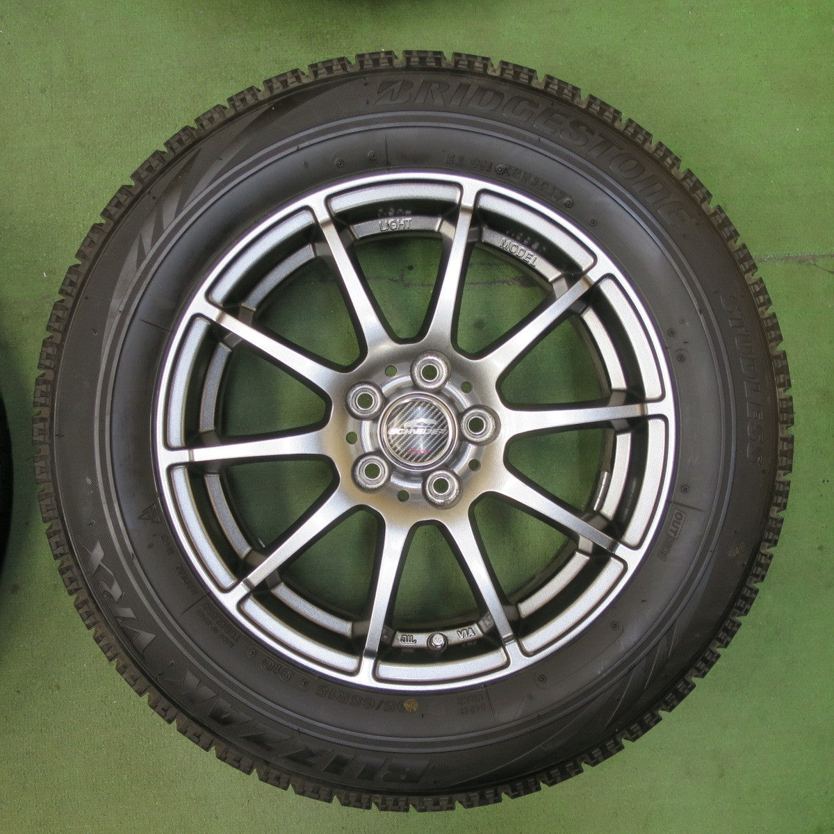 バリ溝！キレイ！8.5分★プリウス 等 195/65R15 スタッドレス ブリヂストン ブリザック VRX SCHNEIDER シュナイダー 15インチ PCD100/5H★5112805TTス