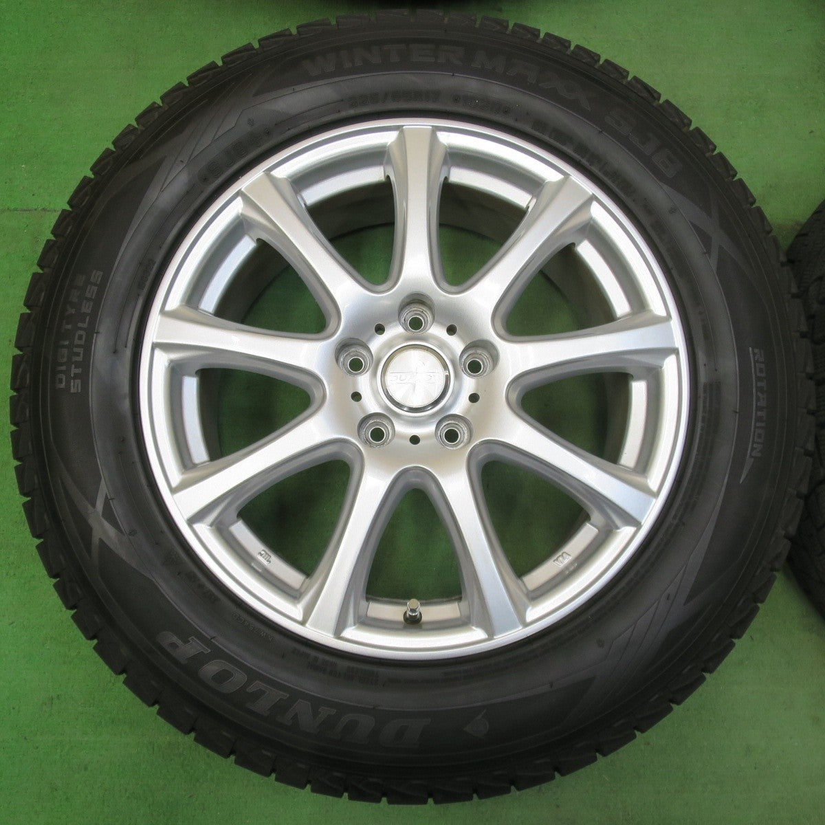 バリ溝！21年！キレイ！9.5分★スタッドレス 225/65R17 ダンロップ ウインターマックス SJ8+ DUFACT デュファクト 17インチ PCD114.3/5H★5032008イス