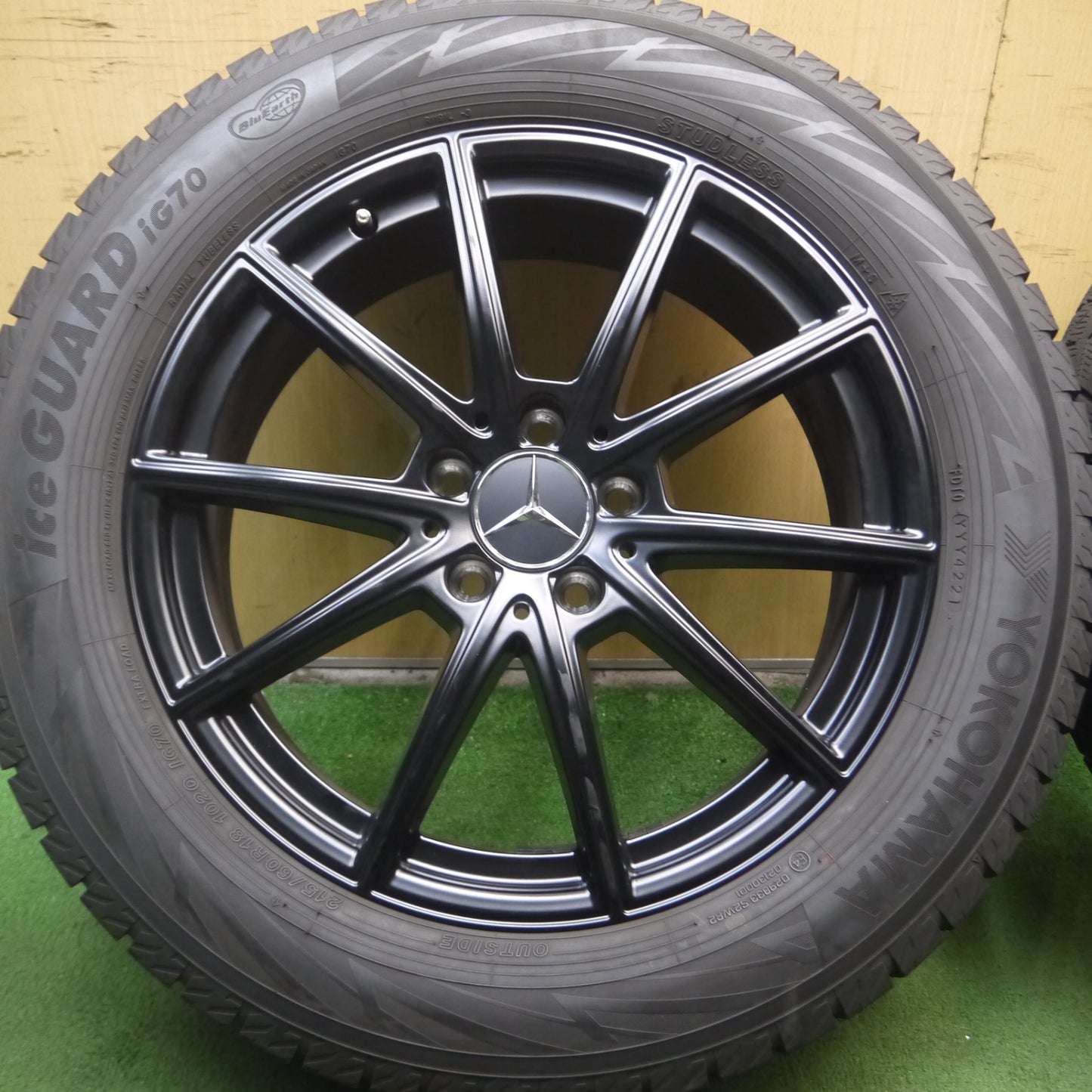 *送料無料* バリ溝！21年！キレイ！9.5分★ベンツ 純正 GLA GLB X247 純正 215/60R18 スタッドレス ヨコハマ アイスガード iG70 PCD112/5H★4052004Hス
