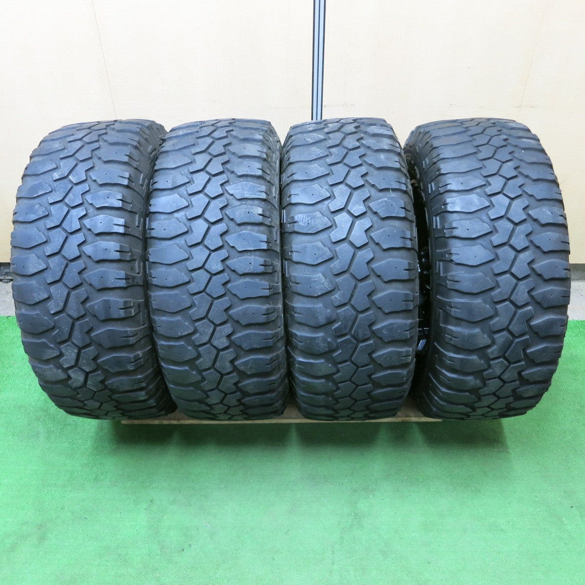 *送料無料* バリ溝！キレイ！9分★XD SERIES XD800 275/65R18 マキシス BIGHORN ホワイトボード 18インチ PCD139.7/6H★4060701ナノ