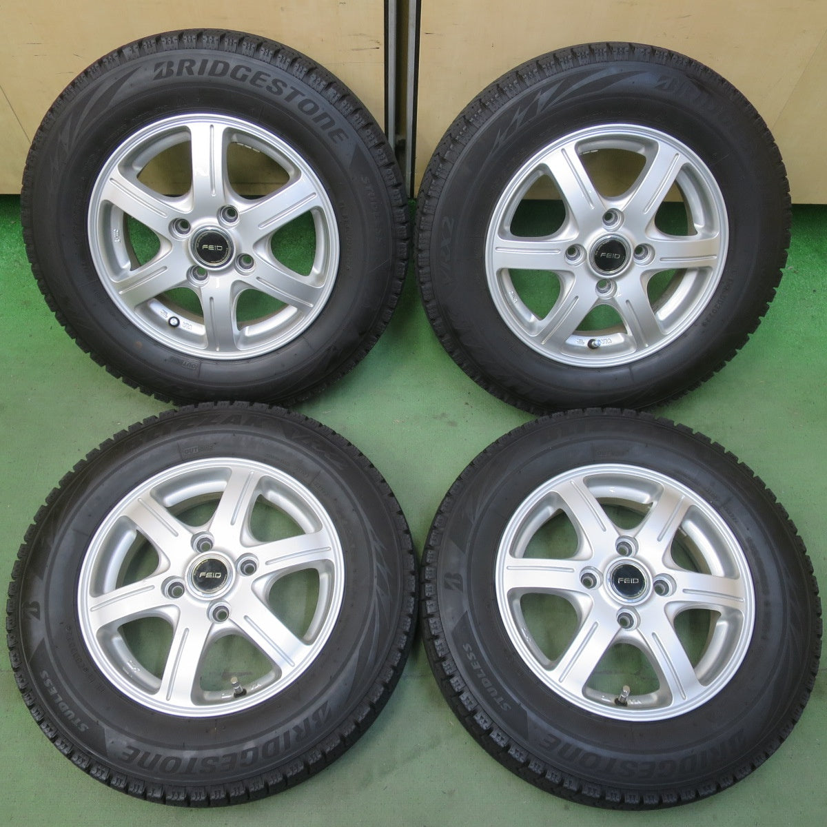 バリ溝！22年！8.5分◎スタッドレス 145/80R13 ブリヂストン ブリザック VRX2 FEID フェイド 13インチ PCD100/4H◎6092401イス