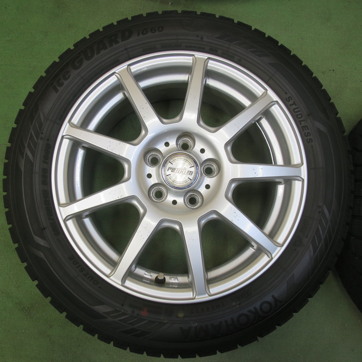 バリ溝！22年！9.5分◎シエンタ 等 185/60R15 スタッドレス ヨコハマ アイスガード iG60 ravrion ラブリオン 15インチ PCD100/5H◎6081606イス