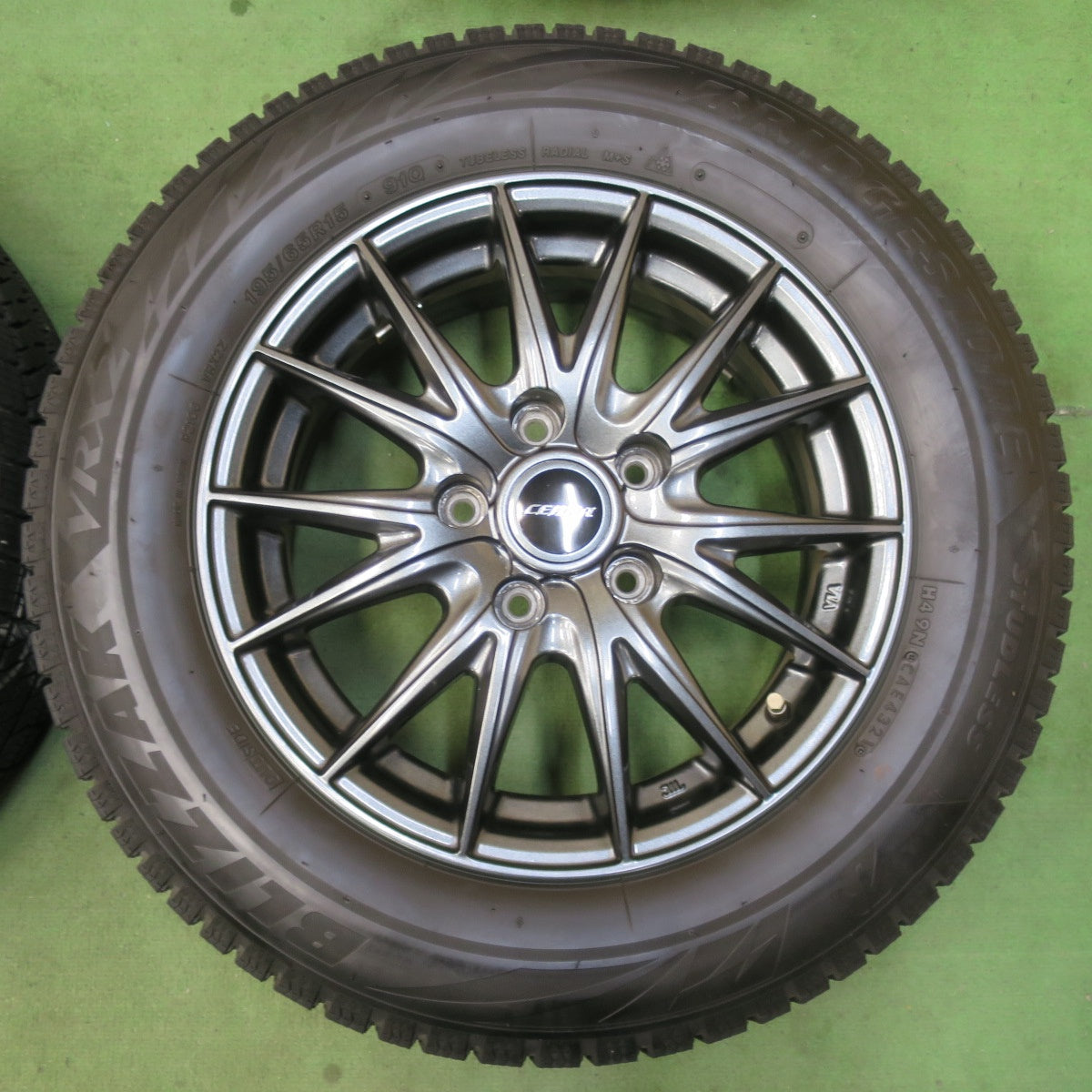 バリ溝！21年！キレイ！8.5分★スタッドレス 195/65R15 ブリヂストン ブリザック VRX2 CEARA 社外 アルミ 15インチ PCD114.3/5H★5122406イス