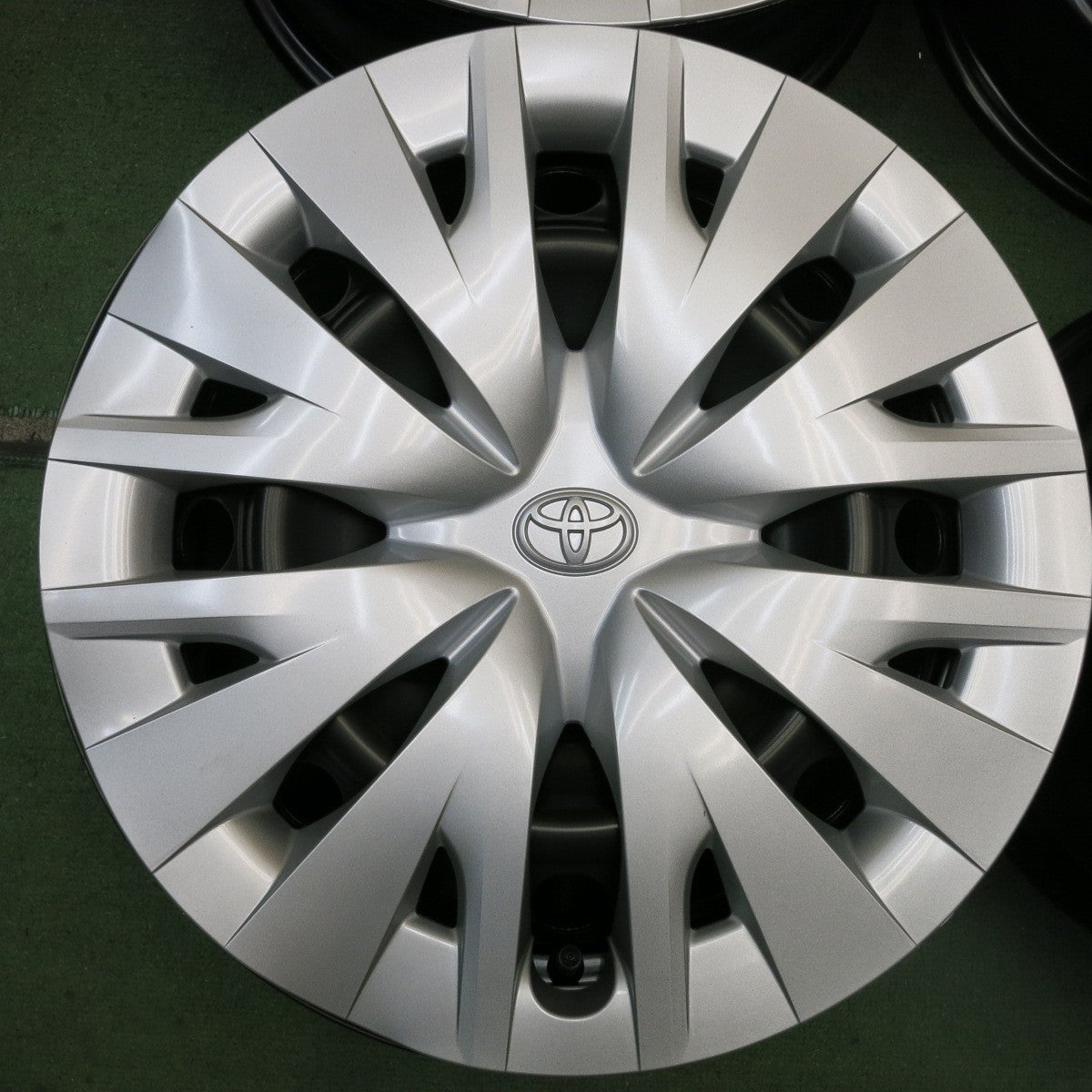 新車外し★トヨタ ヤリス 純正 スチール ホイール 15インチ 15×6J PCD100/4H★5081501HAホ