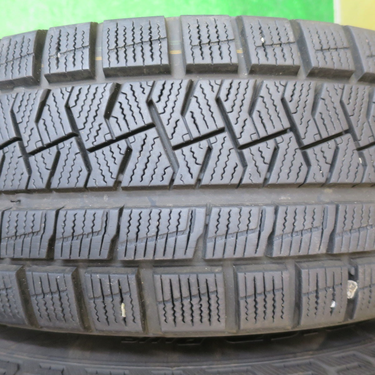 バリ溝！8.5分★トヨタ ヴィッツ 純正 175/65R15 スタッドレス ピレリ アイスアシンメトリコ プラス 15インチ PCD100/4H★5110402NJス