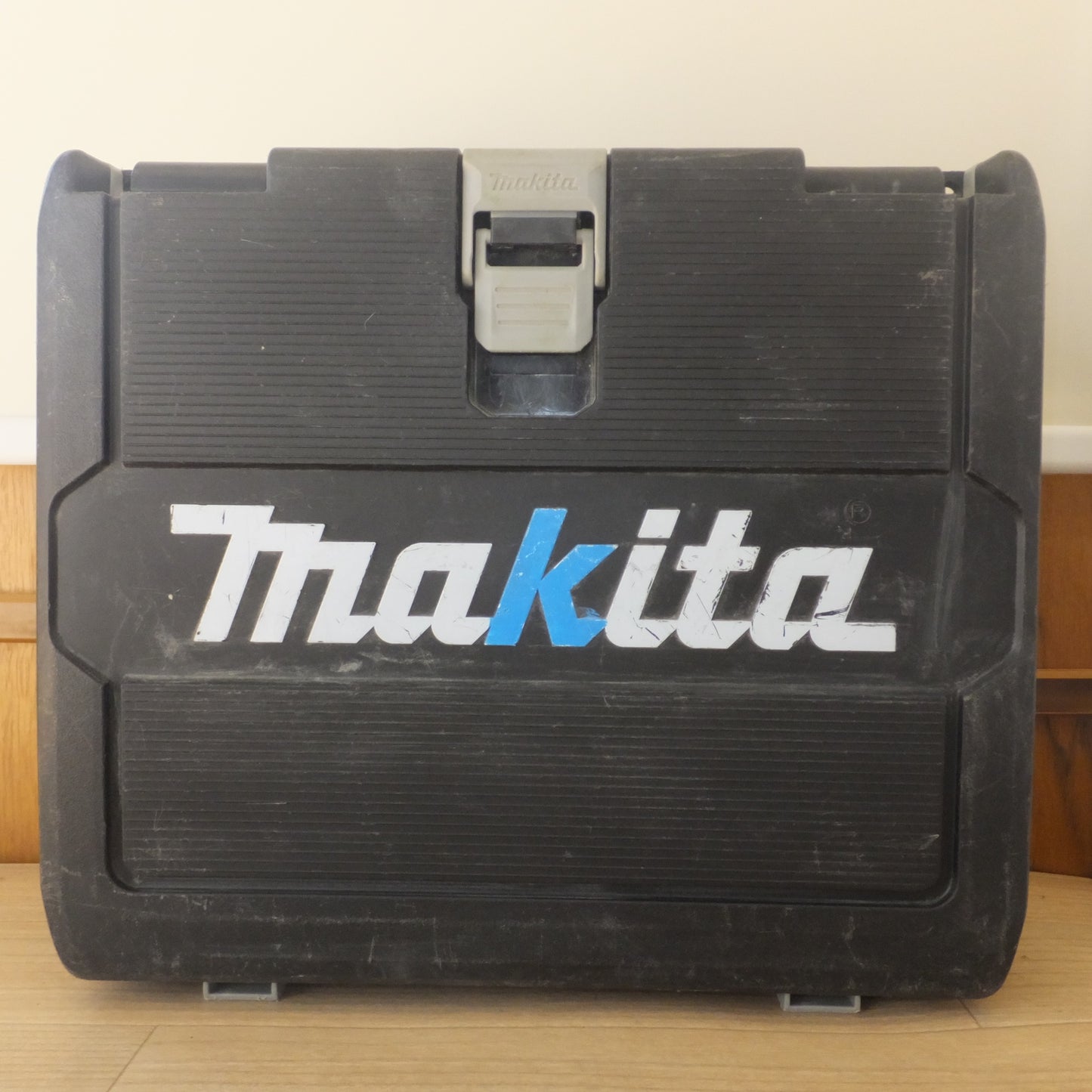 [送料無料] ★マキタ makita 充電式インパクトドライバ TD172DRGXB ブラック 18V　バッテリ 1個★